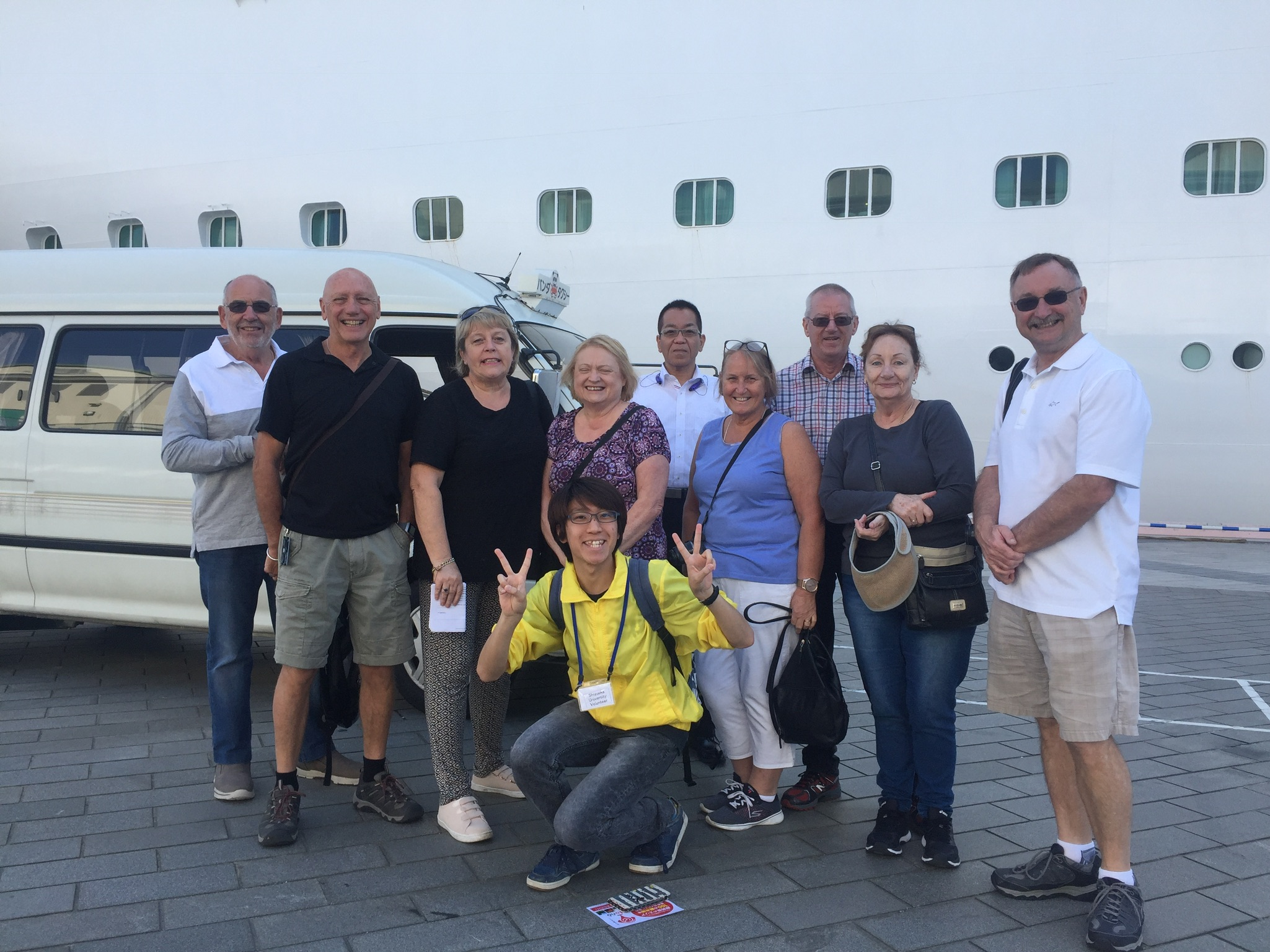 Shizuoka University student and cruise ship passengers at Shimizu